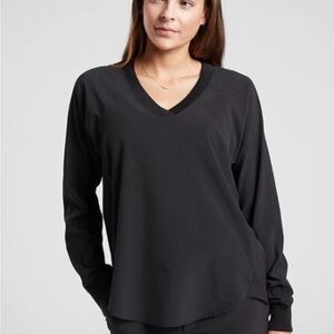 Athleta S SMALL Black Lightweight Long Sleeve Zephyr V-neck Top Shirt EUC